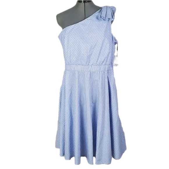 open lace back dress Amazon.com: Calvin Klein Women's One Shoulder Ruched Gown, Buff/Silver 2 :  Clothing, Shoes & Jewelry